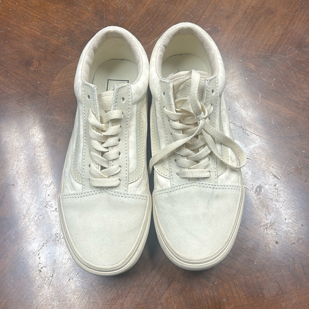 Nude suede vans